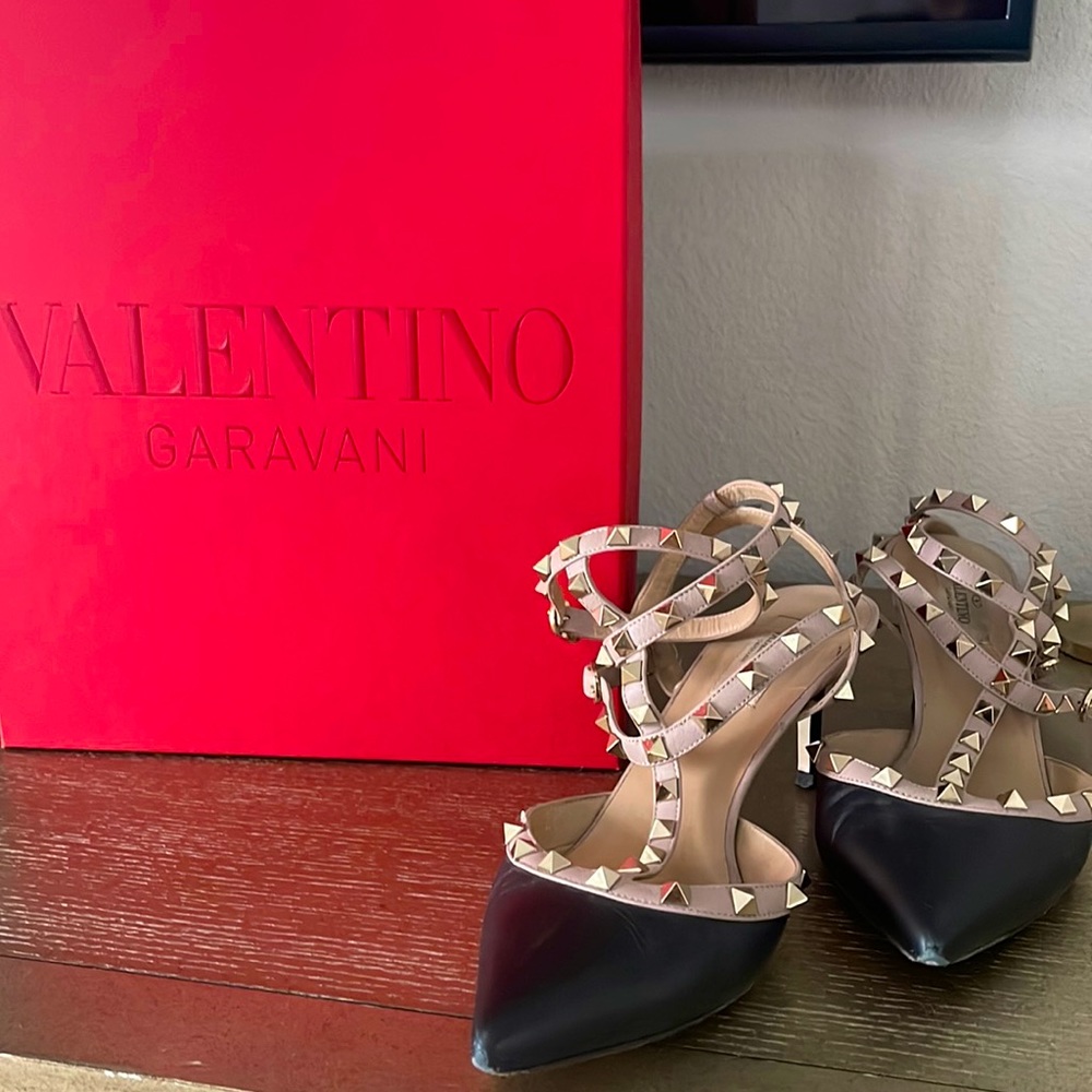 🖤Valentino Garavani Rockstud kitten heels🖤